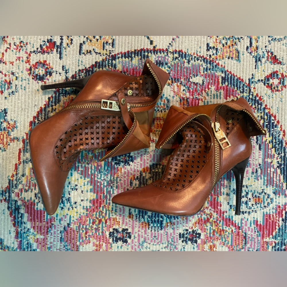 Donald J. Pliner | Boots | 8